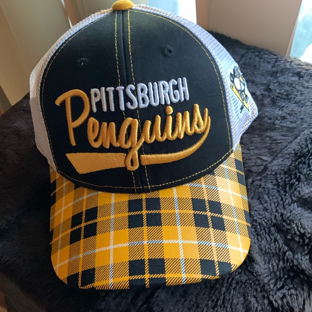 Youth Pittsburgh Penguins hat- NWT